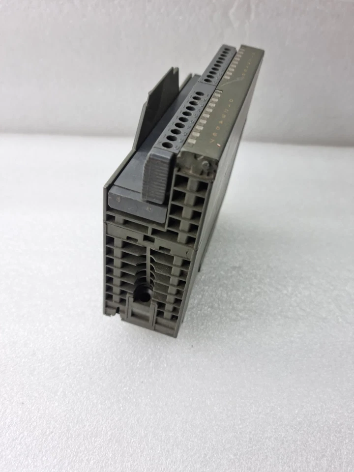 SIEMENS 6ES7 322-1BH01-0AA0 SIMATIC S7 MODULE 6ES73221BH010AA0 (COVER MISSING)